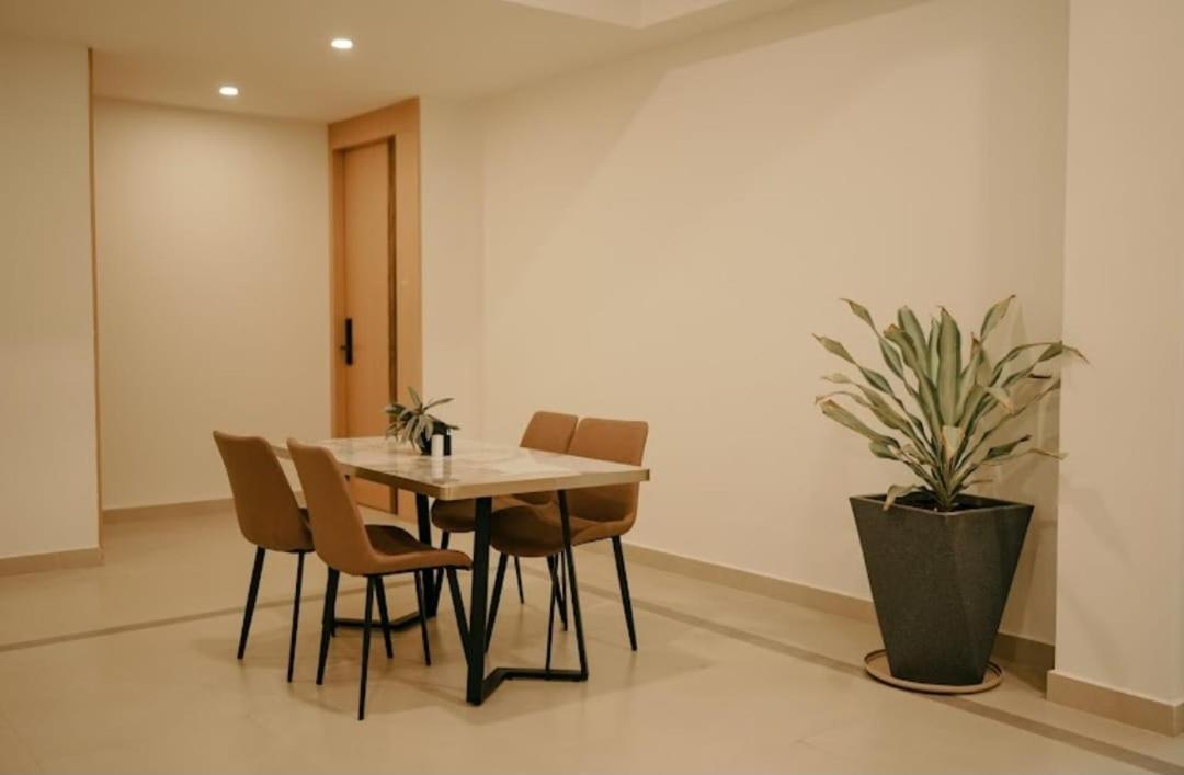 Atmosfera Bengaluru, India Aparthotel Exteriör bild